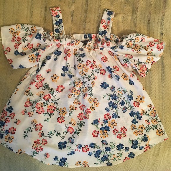 Primark Floral Top with Cutout Sleeves - Picture 1 of 7